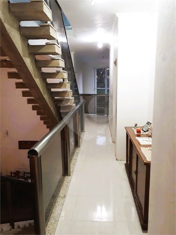 Sobrado à venda com 5 quartos, sendo 3 suítes, em Campos de Atibaia, Atibaia, SP