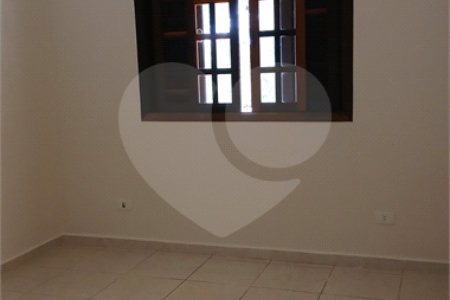 Casa em condomínio para alugar com 3 quartos, sendo 1 suíte, em Vila Petrópolis, Atibaia, SP