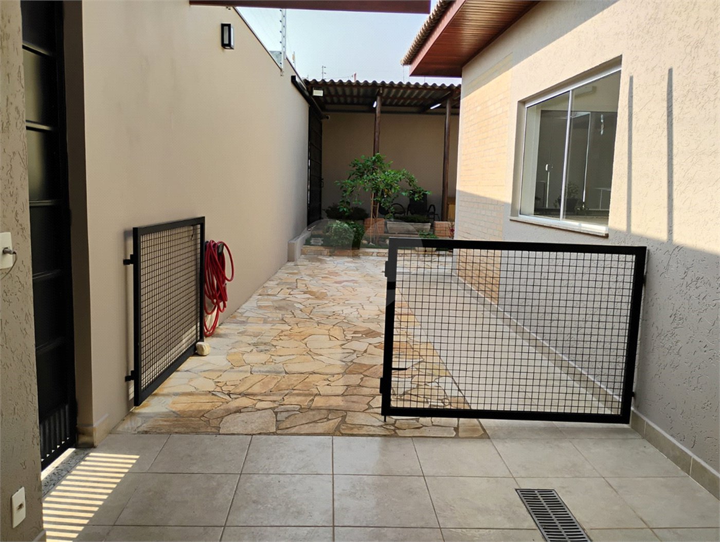 Sobrado à venda com 4 quartos, sendo 3 suítes,  em Jardim Marabá, Itapetininga, SP