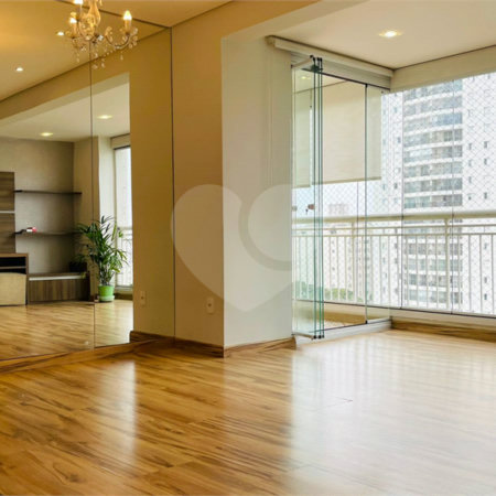 Apartamento à venda com 3 quartos, sendo 1 suíte,  em Alto da Boa Vista, São Paulo, SP