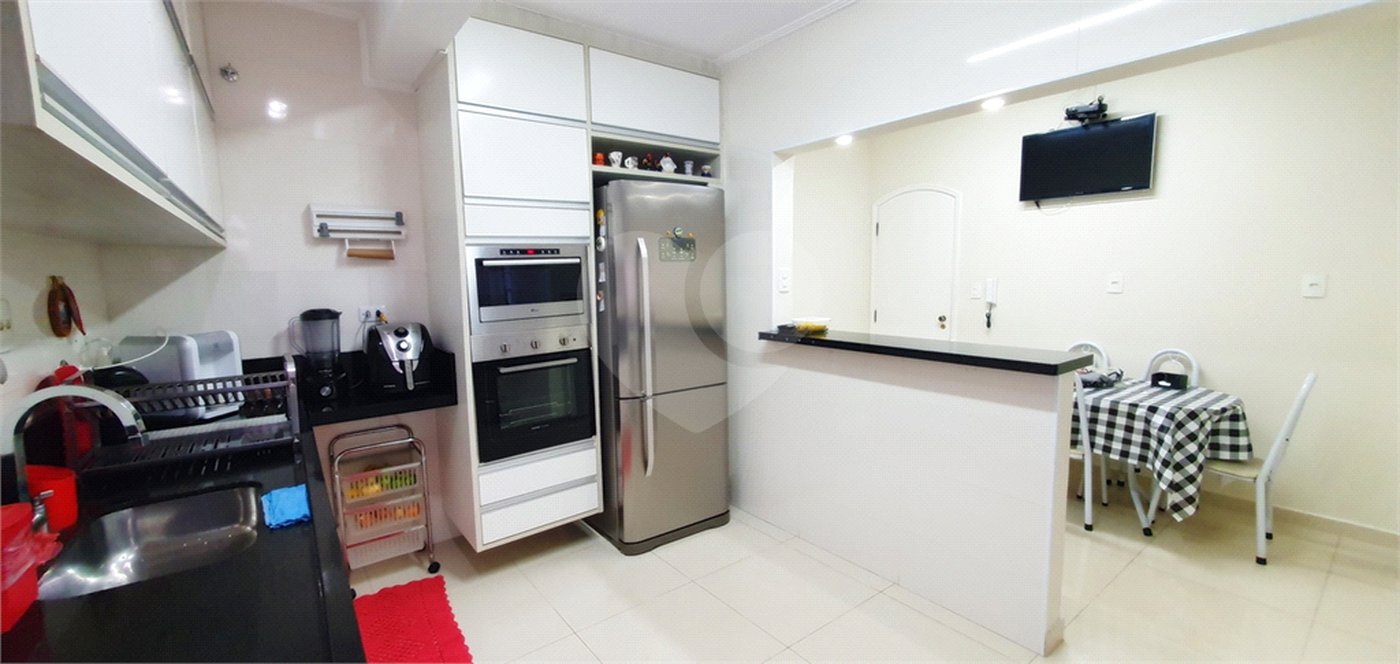 Sobrado à venda com 4 quartos, sendo 3 suítes, em Vila Paulicéia, São Paulo, SP