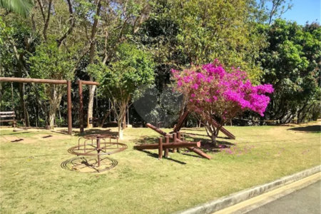 Terreno à venda com 1 suíte no condomínio Picollo Villaggio, Louveira - SP