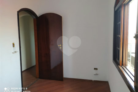 Sobrado à venda com 3 quartos, sendo 1 suíte,  em Vila Urupês, Suzano, SP