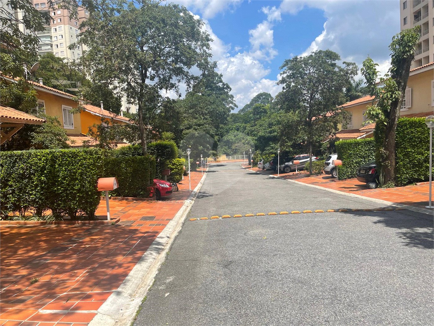 Casa à venda com 3 quartos, sendo 1 suíte,  no condomínio Vilagio Viccino, São Paulo - SP