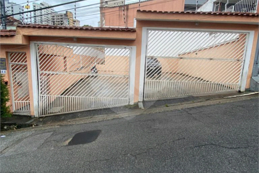 Casa à venda com 3 quartos, sendo 2 suítes, no condomínio Ibarra, São Paulo - SP