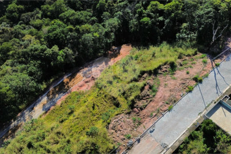 Terreno à venda no condomínio Bosque da Represa, Nazaré Paulista - SP