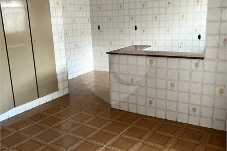 Sobrado à venda com 3 quartos, sendo 1 suíte, em Vila Vitório Mazzei, São Paulo, SP