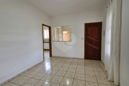 Casa para alugar com 3 quartos, sendo 1 suíte, no condomínio Santa Mônica, Atibaia - SP
