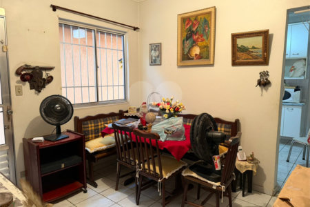Casa à venda com 2 quartos no condomínio Residencial Bari, Itaquaquecetuba - SP