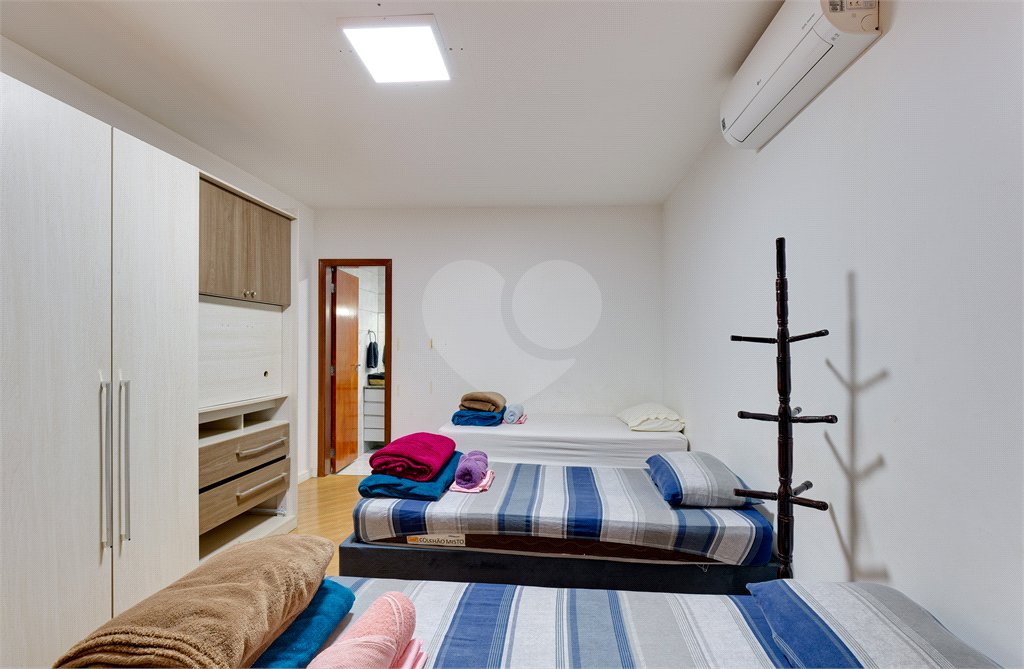Casa Térrea à venda com 5 quartos, sendo 2 suítes, em Alto da Boa Vista, São Paulo, SP