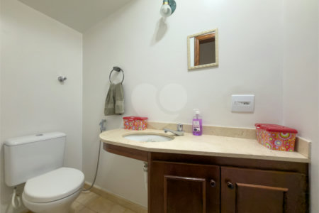Casa de Vila à venda com 3 quartos, sendo 1 suíte, em Indianópolis, São Paulo, SP