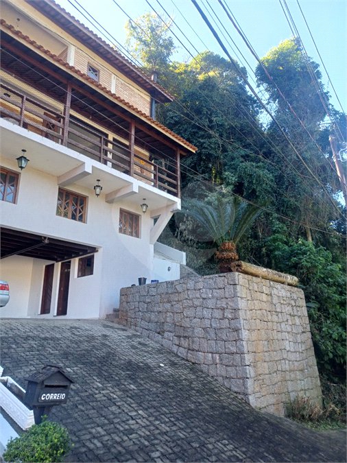 Casa à venda ou para alugar com 3 quartos, sendo 1 suíte, no condomínio Parque Suiça, Caieiras - SP