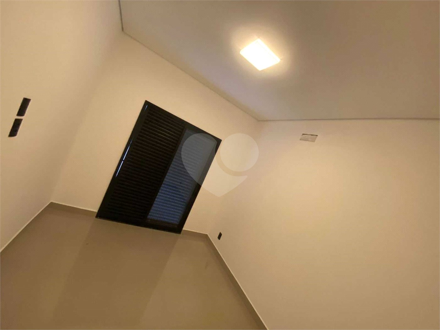 Casa à venda com 3 quartos, sendo 1 suíte,  no condomínio Residencial Helena Maria, Sorocaba - SP