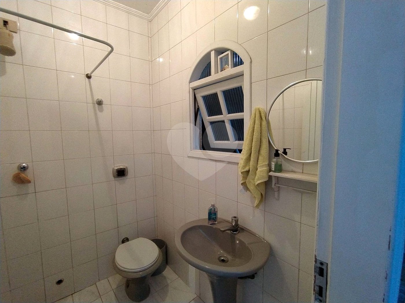 Sobrado à venda com 4 quartos, sendo 2 suítes, em Vila Paulicéia, São Paulo, SP