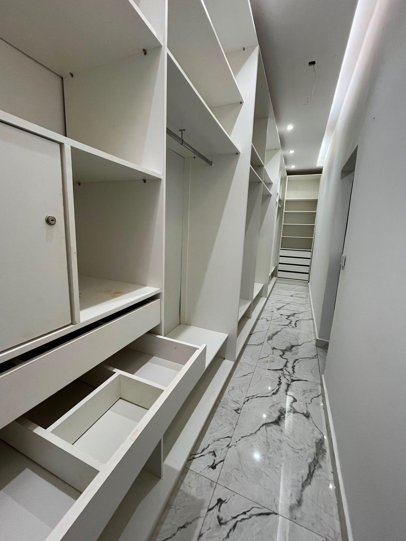 Casa à venda ou para alugar com 3 quartos, sendo 1 suíte,  em Jardim dos Ipes, Três Lagoas, MS