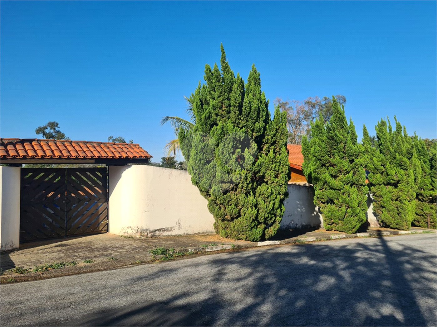 Sobrado à venda com 3 quartos, sendo 1 suíte,  no Centro, Vinhedo, SP