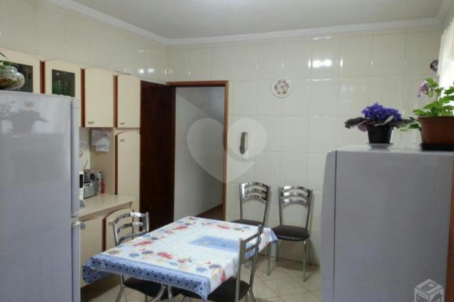 Sobrado à venda com 3 quartos, sendo 1 suíte, em Parque Vitória, São Paulo, SP