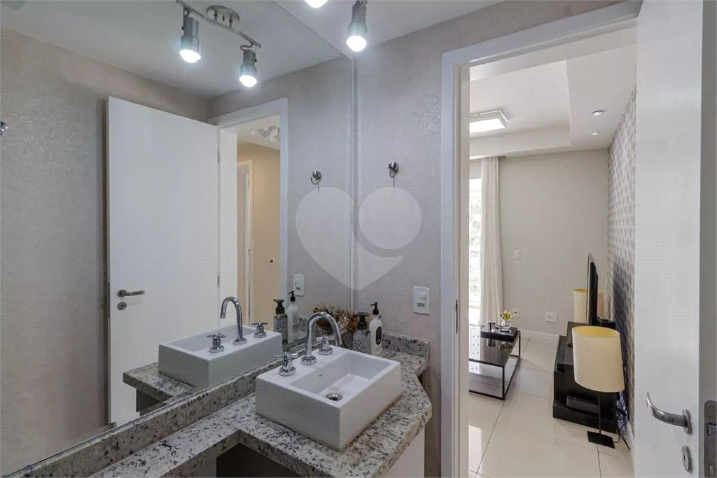 Apartamento à venda com 2 quartos, sendo 1 suíte,  em Vila Andrade, São Paulo, SP