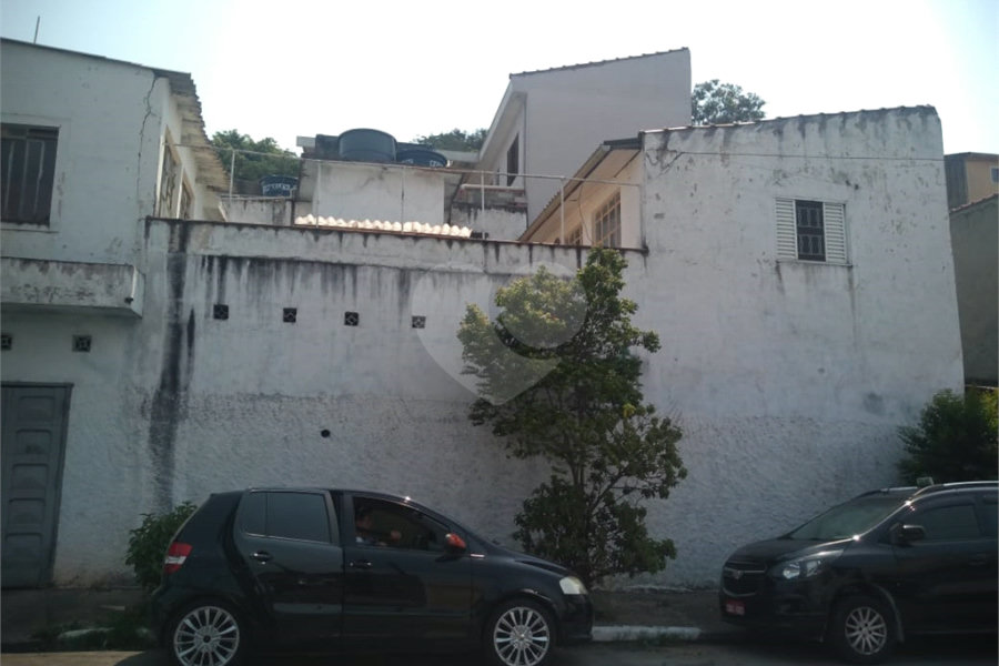 Sobrado à venda com 3 quartos em Vila Nivi, São Paulo, SP
