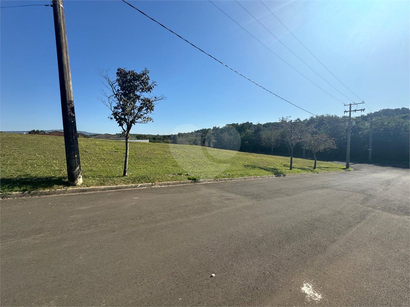 Terreno à venda com 1 suíte no condomínio Village Saint Charbel, Araçoiaba da Serra - SP