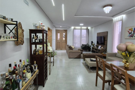 Casa à venda com 4 quartos, sendo 3 suítes, no condomínio Vilaggio Araçoiaba, Araçoiaba da Serra - SP