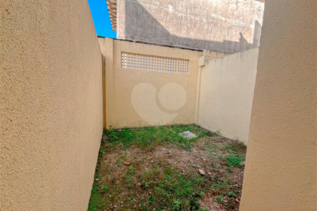 Casa à venda com 4 quartos, sendo 1 suíte, no condomínio Imperial Santa Cruz, Rio de Janeiro - RJ