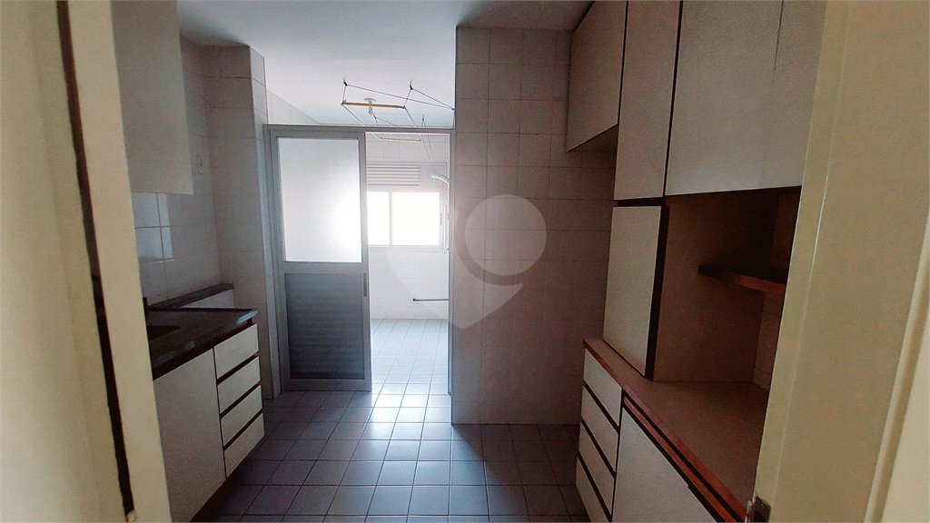 Apartamento à venda com 3 quartos, sendo 1 suíte, em Vila Olímpia, São Paulo, SP