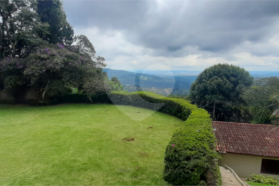 Sobrado para alugar com 4 suítes em Roseira, Mairiporã, SP