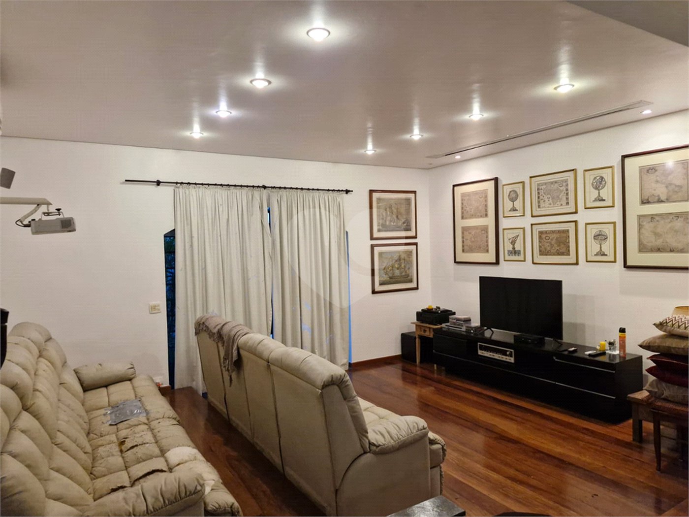 Sobrado à venda com 4 suítes em Alto de Pinheiros, São Paulo, SP