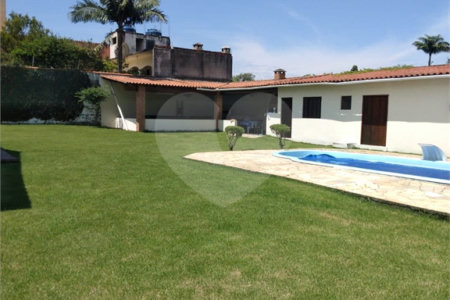 Casa à venda com 4 quartos, sendo 3 suítes,  em Vila Áurea, Poá, SP