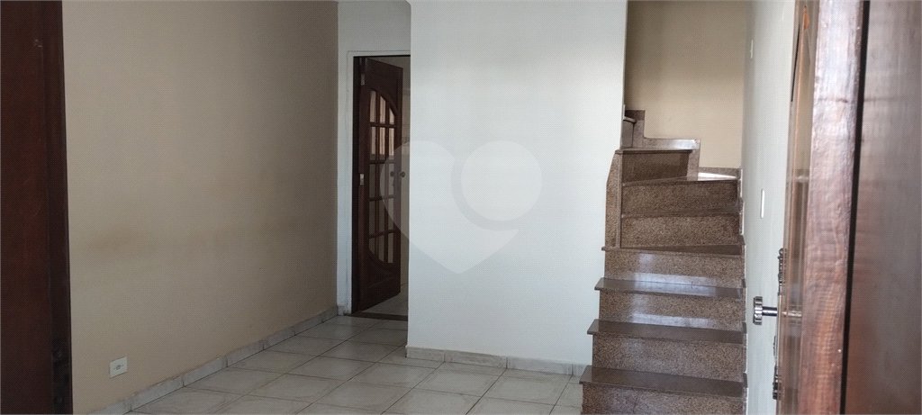 Sobrado à venda com 4 quartos, sendo 1 suíte, em Vila Nivi, São Paulo, SP