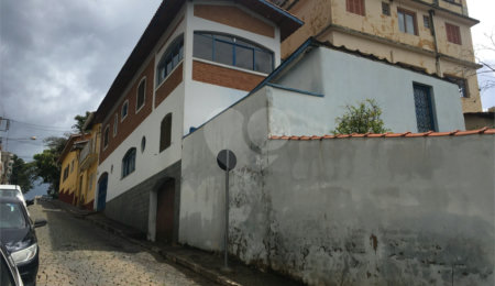 Casa à venda com 4 quartos, sendo 1 suíte, no Centro, Piracaia, SP