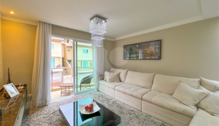 Casa à venda com 4 quartos, sendo 2 suítes,  no condomínio Floradas da Serra, São Paulo - SP