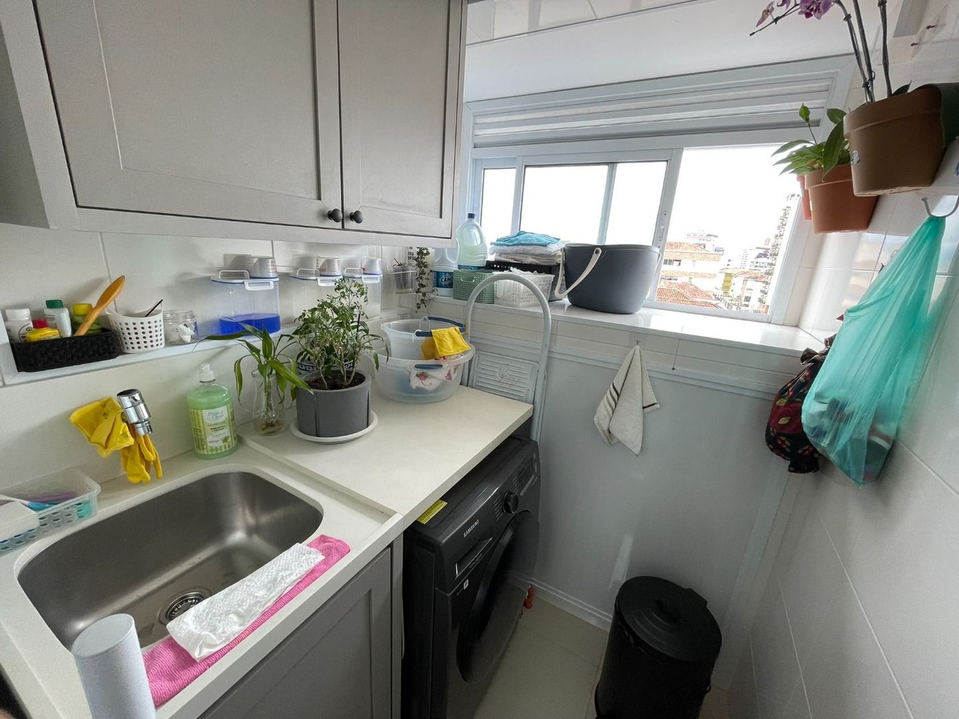 Apartamento 1 suíte com closet, 1 vaga demarcada, Embaré, Santos