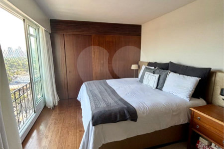Apartamento à venda com 3 quartos, sendo 1 suíte, em Cerqueira César, São Paulo, SP
