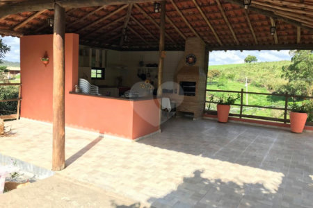 Chácara à venda com 4 quartos, sendo 3 suítes, em Monterrey, Louveira, SP