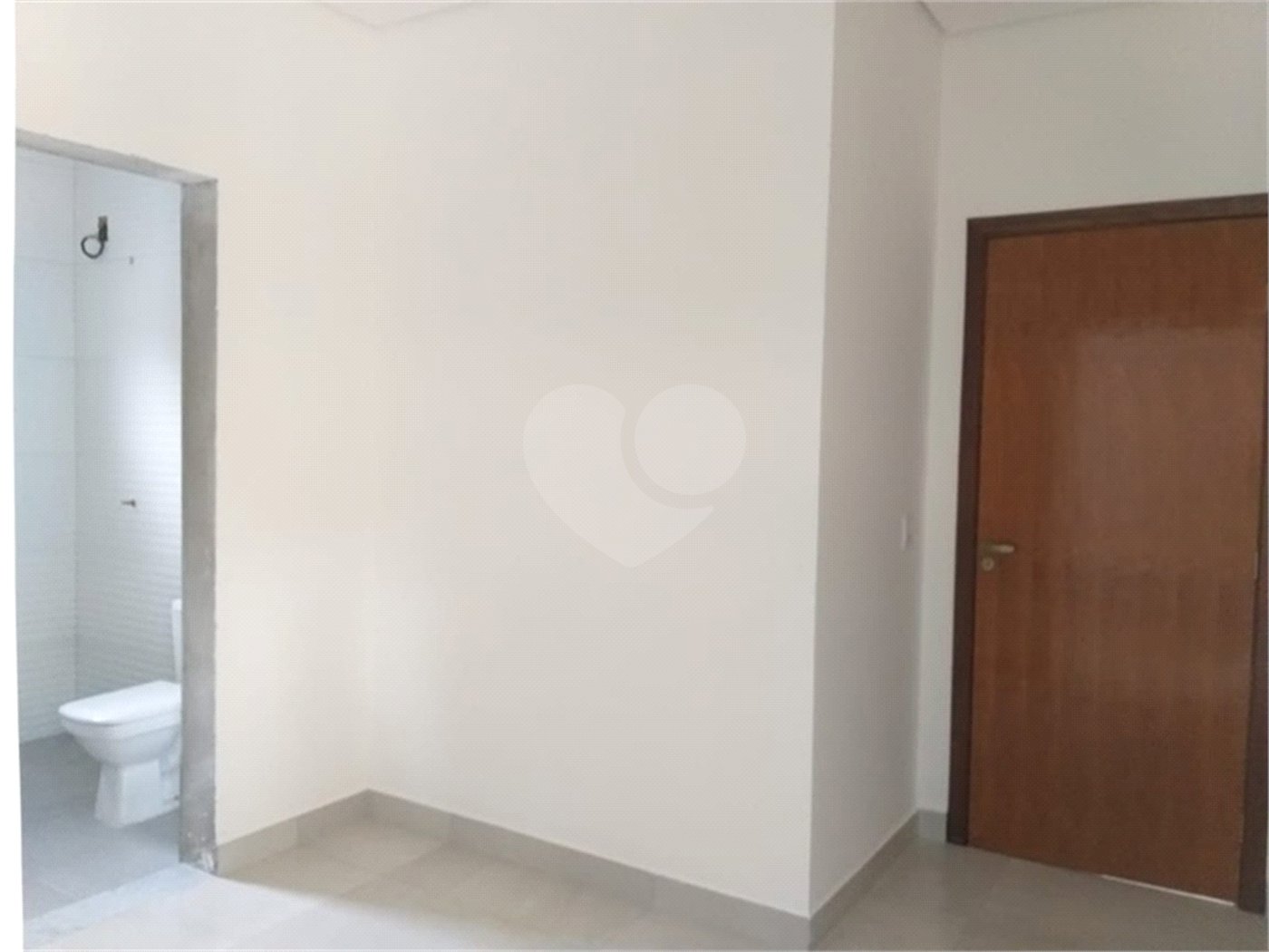 Casa à venda com 2 quartos, sendo 1 suíte, no condomínio Figueira Garden, Atibaia - SP
