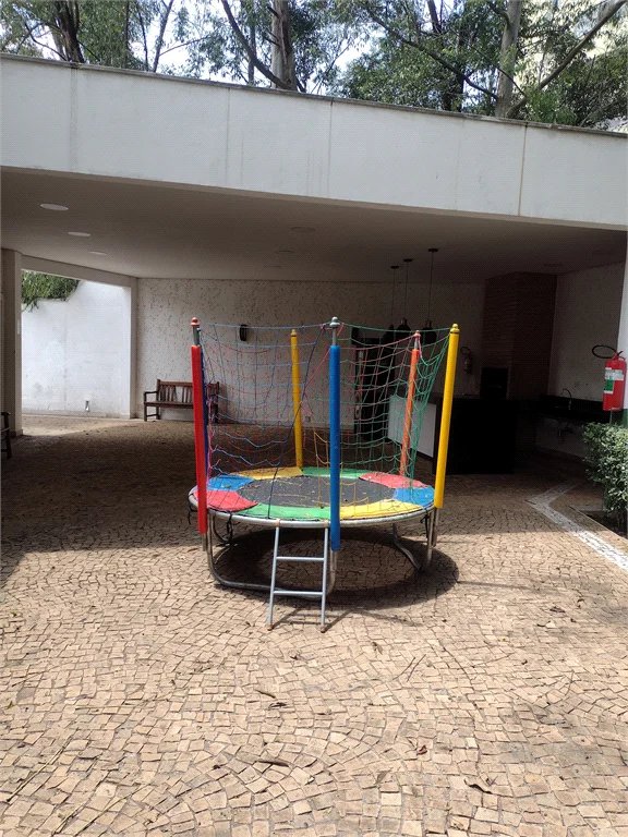 Casa à venda com 4 quartos, sendo 3 suítes,  no condomínio Vila das Flores, São Paulo - SP
