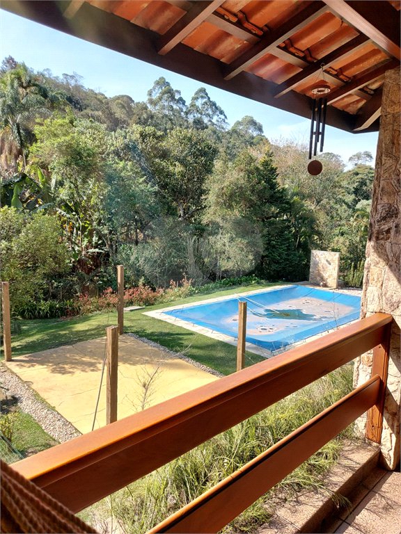Sobrado à venda com 4 quartos, sendo 1 suíte, em Serra da Cantareira, Mairiporã, SP