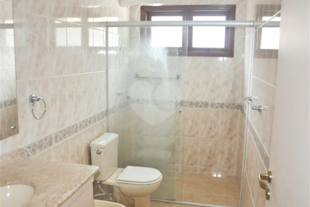 Sobrado à venda com 4 quartos, sendo 2 suítes,  em Alto da Boa Vista, São Paulo, SP