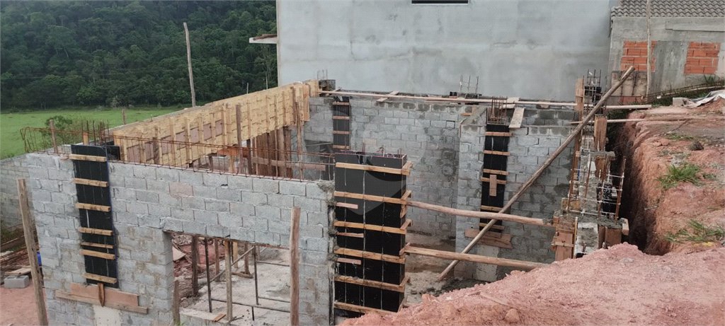 Casa à venda com 3 suítes no condomínio Associação dos Moradores do Loteamento Alto da Floresta, Bom Jesus dos Perdões - SP