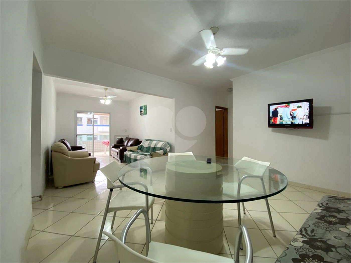 Apartamento à venda com 2 quartos, sendo 1 suíte, em Guilhermina, Praia Grande, SP