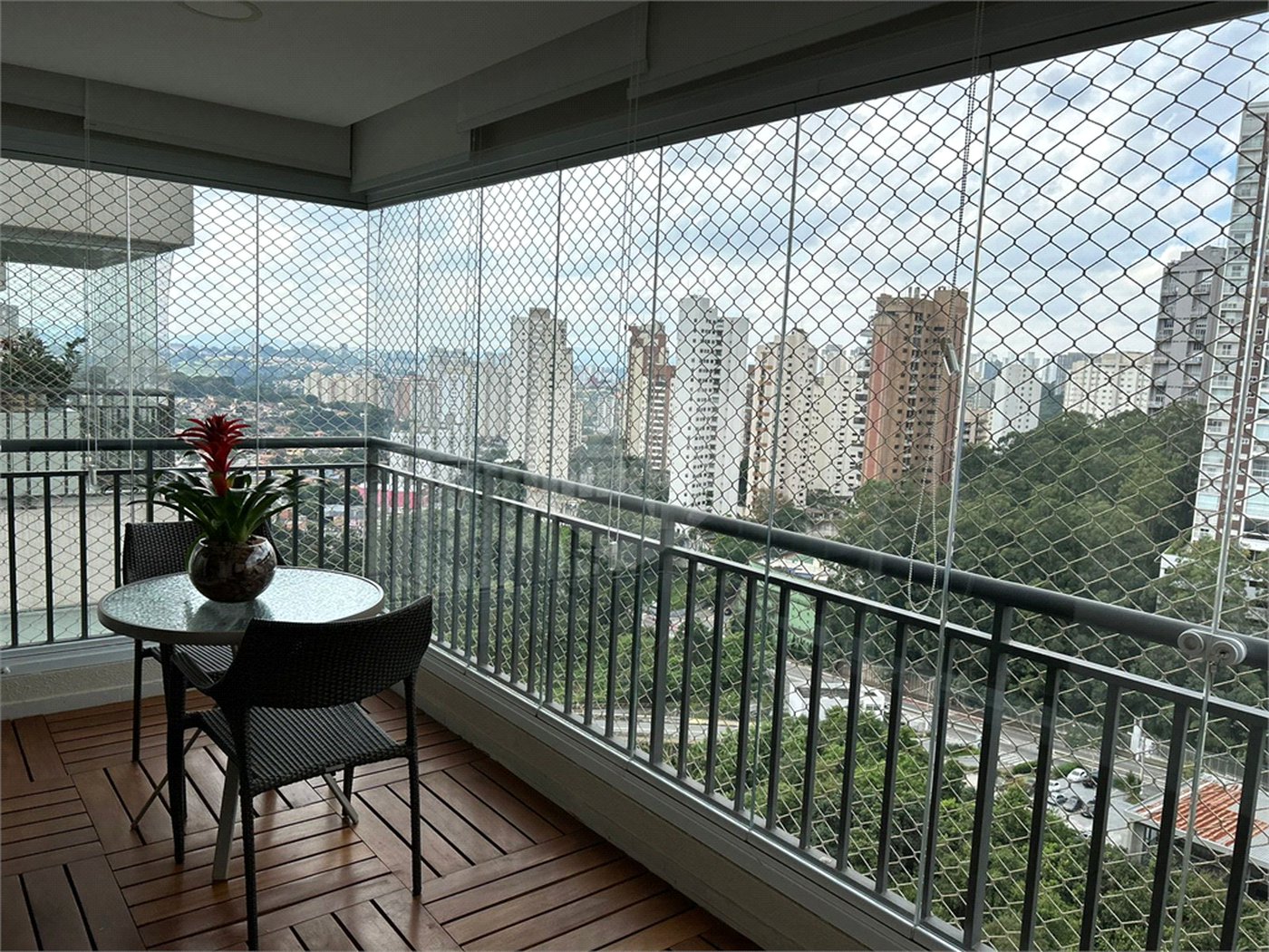 Apartamento à venda com 3 quartos, sendo 1 suíte,  em Jardim Caboré, São Paulo, SP