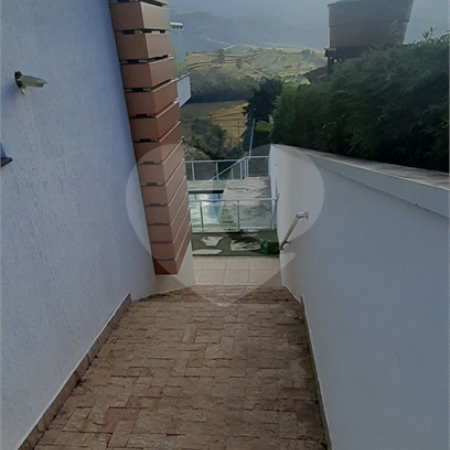 Casa em condomínio à venda ou para alugar com 5 quartos, sendo 3 suítes,  no Centro, Bom Jesus dos Perdões, SP