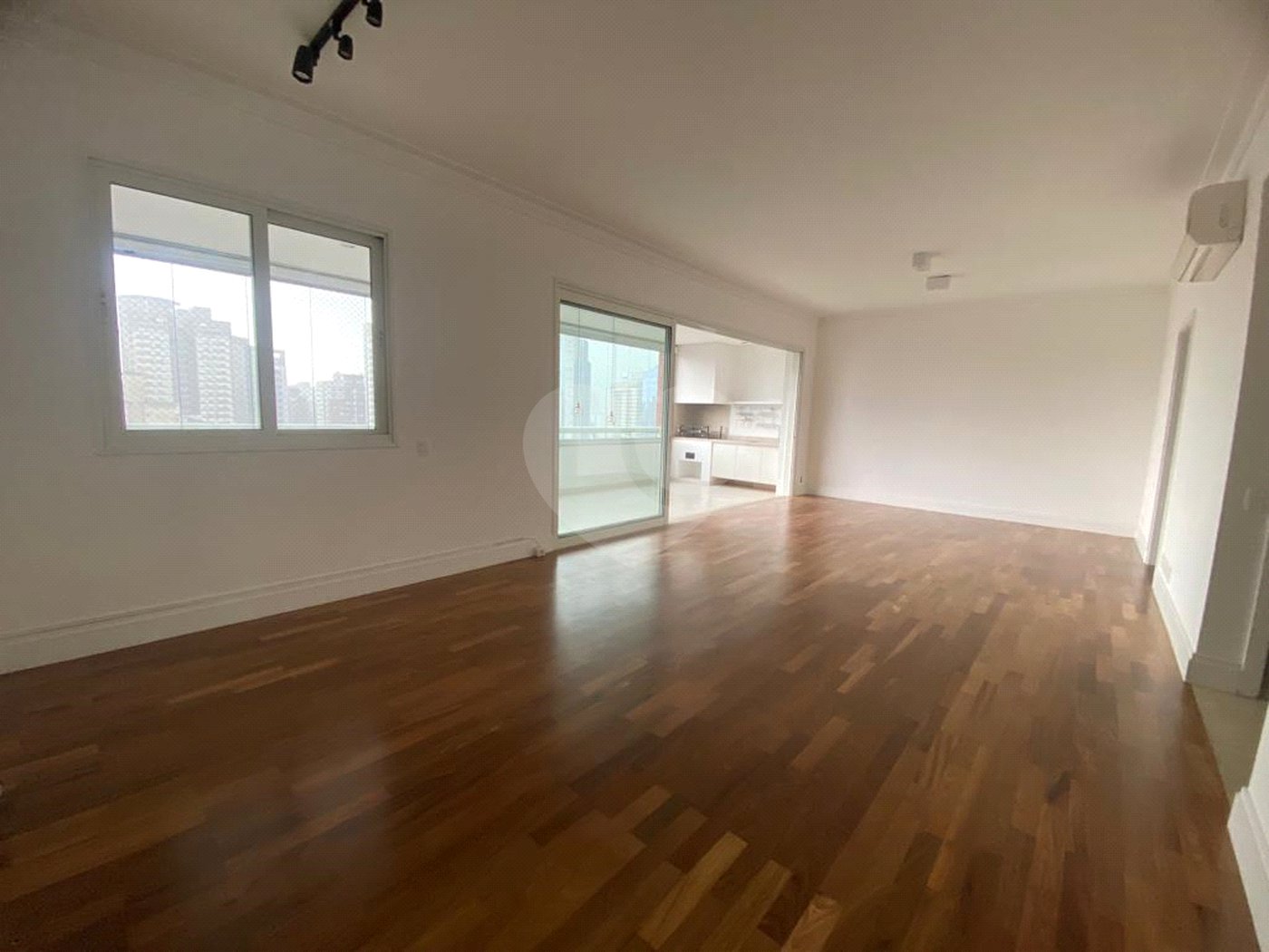 Apartamento para alugar com 3 suítes em Itaim Bibi, São Paulo, SP