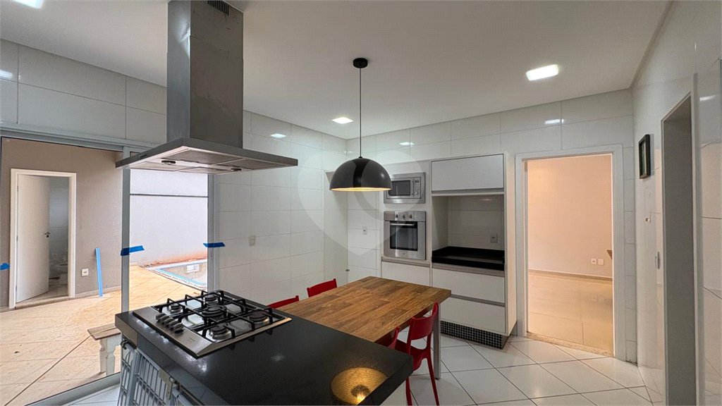 Casa à venda com 4 quartos, sendo 3 suítes, no condomínio Mont Blanc, Sorocaba - SP