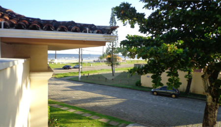 Sobrado à venda com 4 suítes em Região do Cibratel, Itanhaém, SP