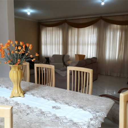 Sobrado à venda com 4 quartos, sendo 2 suítes, em Jardim dos Pinheiros, Atibaia, SP