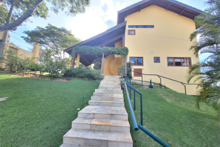 Casa à venda com 3 suítes no condomínio Chácaras do Lago, Vinhedo - SP