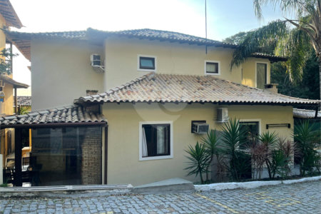 Casa em condomínio à venda com 3 quartos, sendo 2 suítes, em João Fernandes, Armação dos Búzios, RJ